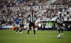 纽卡斯尔强硬回应伊萨克转会请求：绝不轻易放手