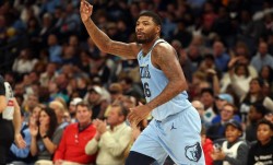 湖人签斯玛特讨好东契奇？前DPOY能给紫金军带来什么？