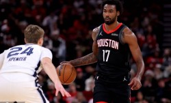 曝火箭不会送走伊森 新秀合同今夏即将到期