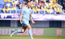 33岁欧冠级后卫愿意归化，明年就可为国足出战