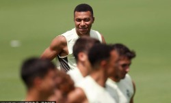 恩里克怒斥裁判，皇马迎战多特蒙德：世俱杯悬念迭起！