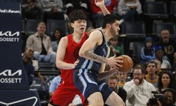 首发！杨瀚森4+5+转身暴扣 遇犯规陷阱末节爆发